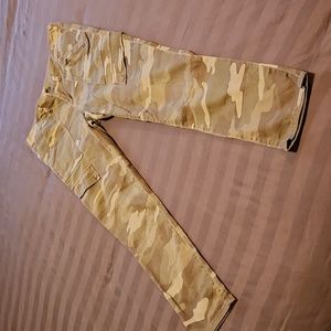 Ladies Rewind lightweight camo print  skinny pants, size 7